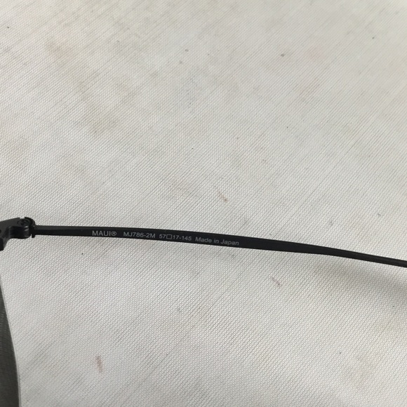 Maui Jim Lava Tube Black and Gray Sunglasses with Brown Case - Picture 4 of 5